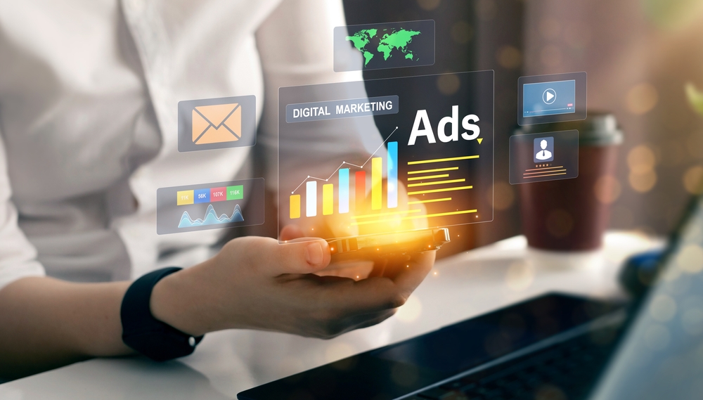online,advertising,,digital,marketing,and,ad,on,internet,to,targeted